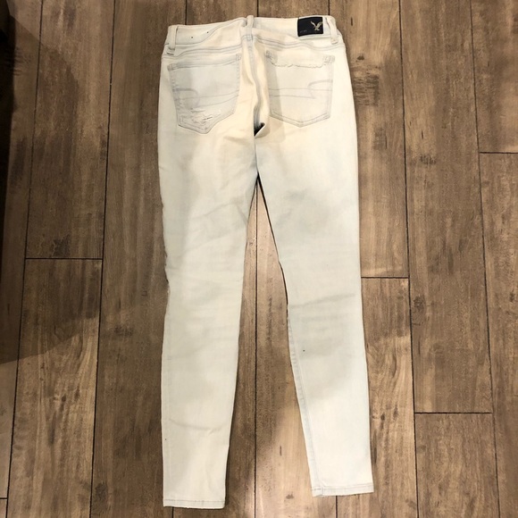 American Eagle distressed light wash skinny jeans - Picture 2 of 2